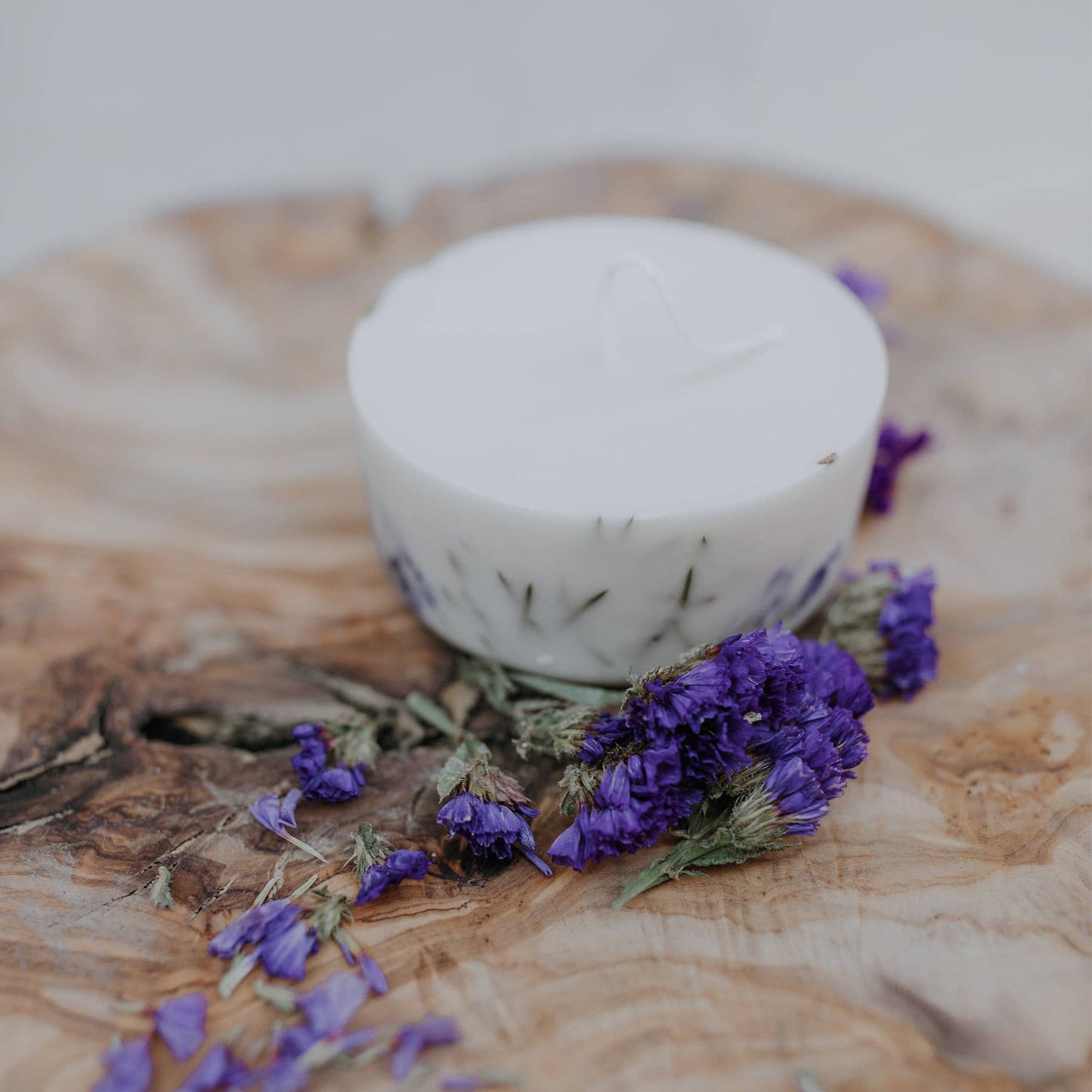Mini candela al ginepro e al Limonium - candela biologica artigianale - Fatta a mano