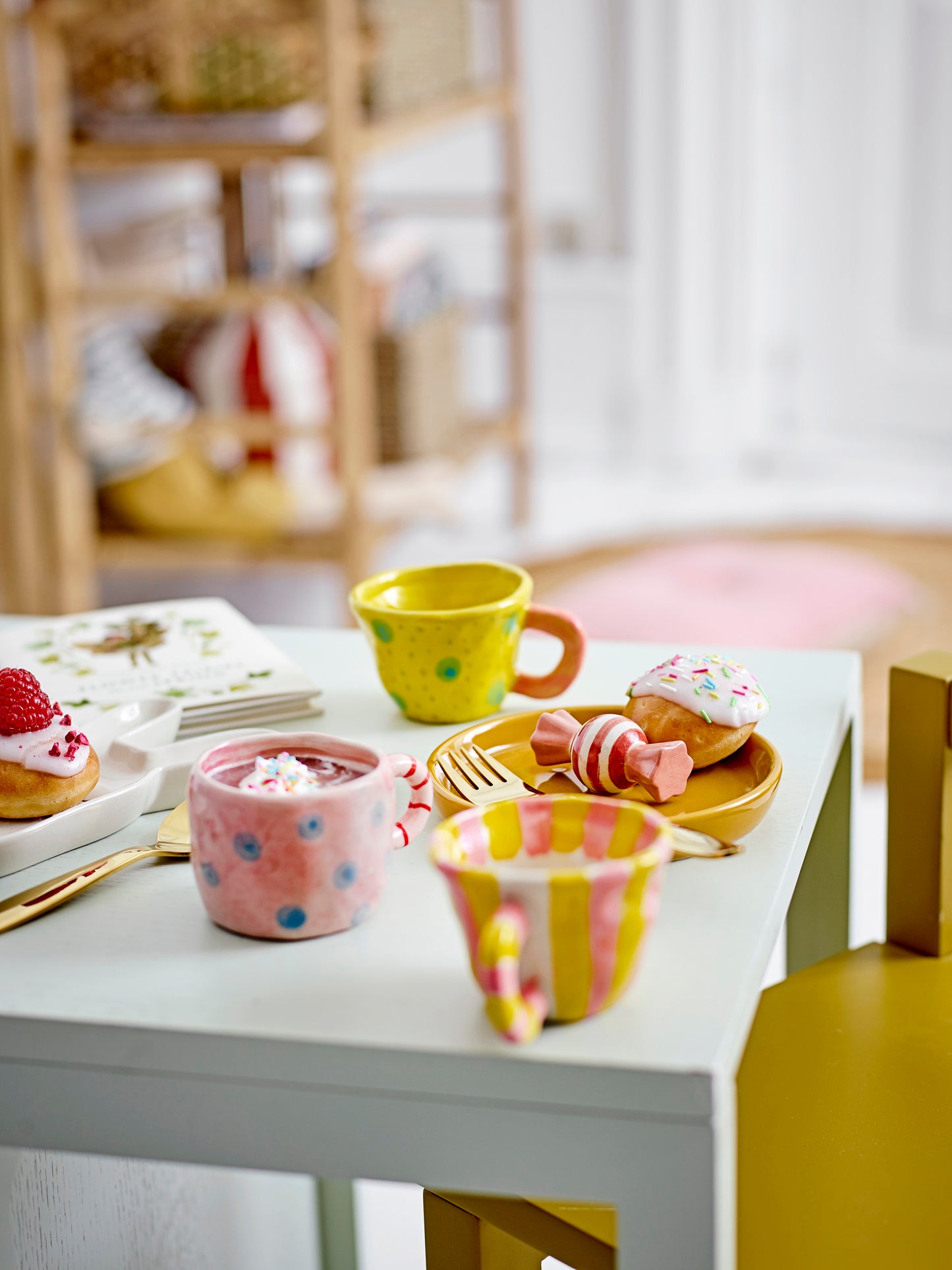 Tazza NINI - gialla a pois verdi e manico rosa