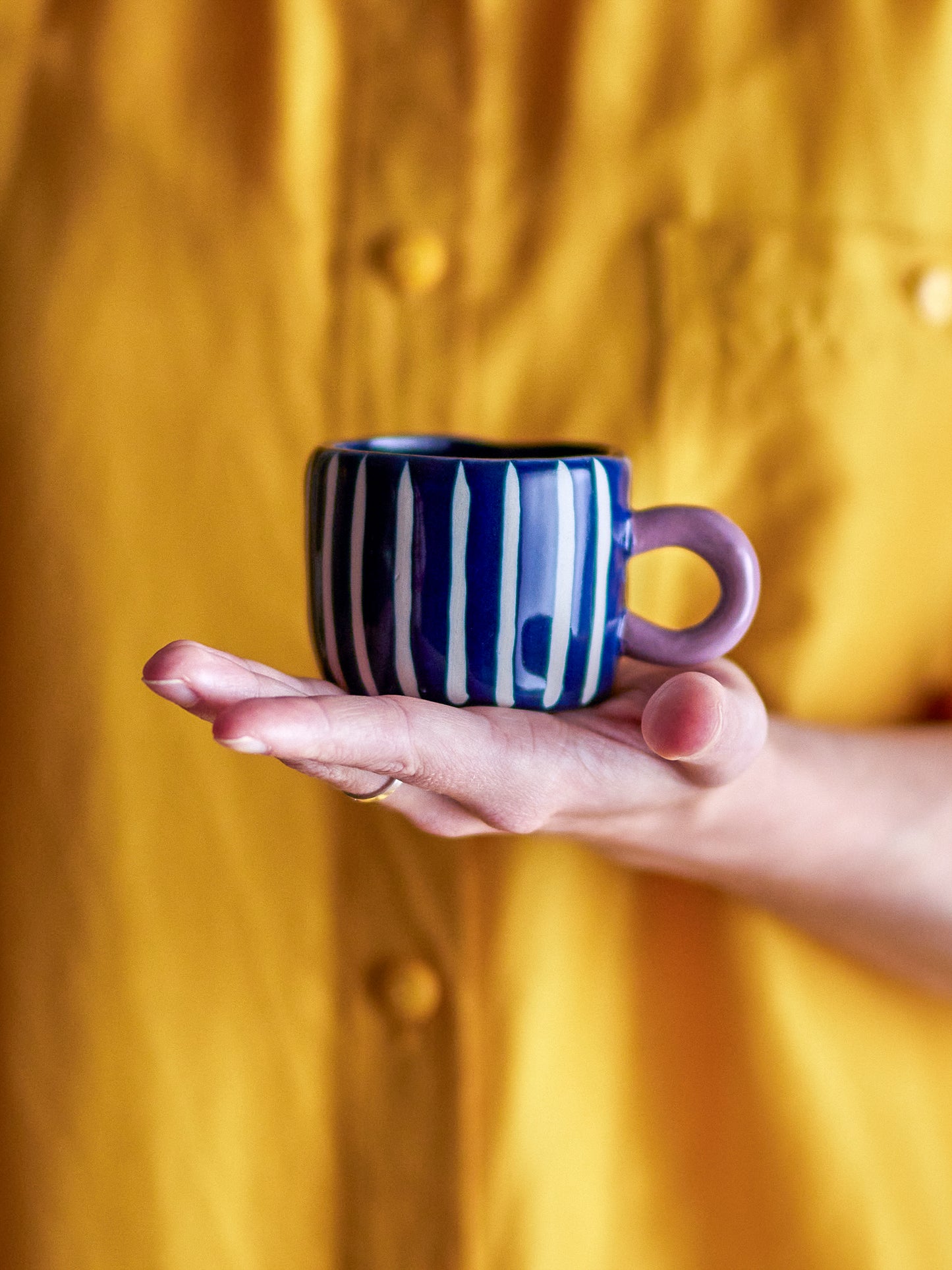 Tazza NINI - strisce blu e bianche con manico rosa