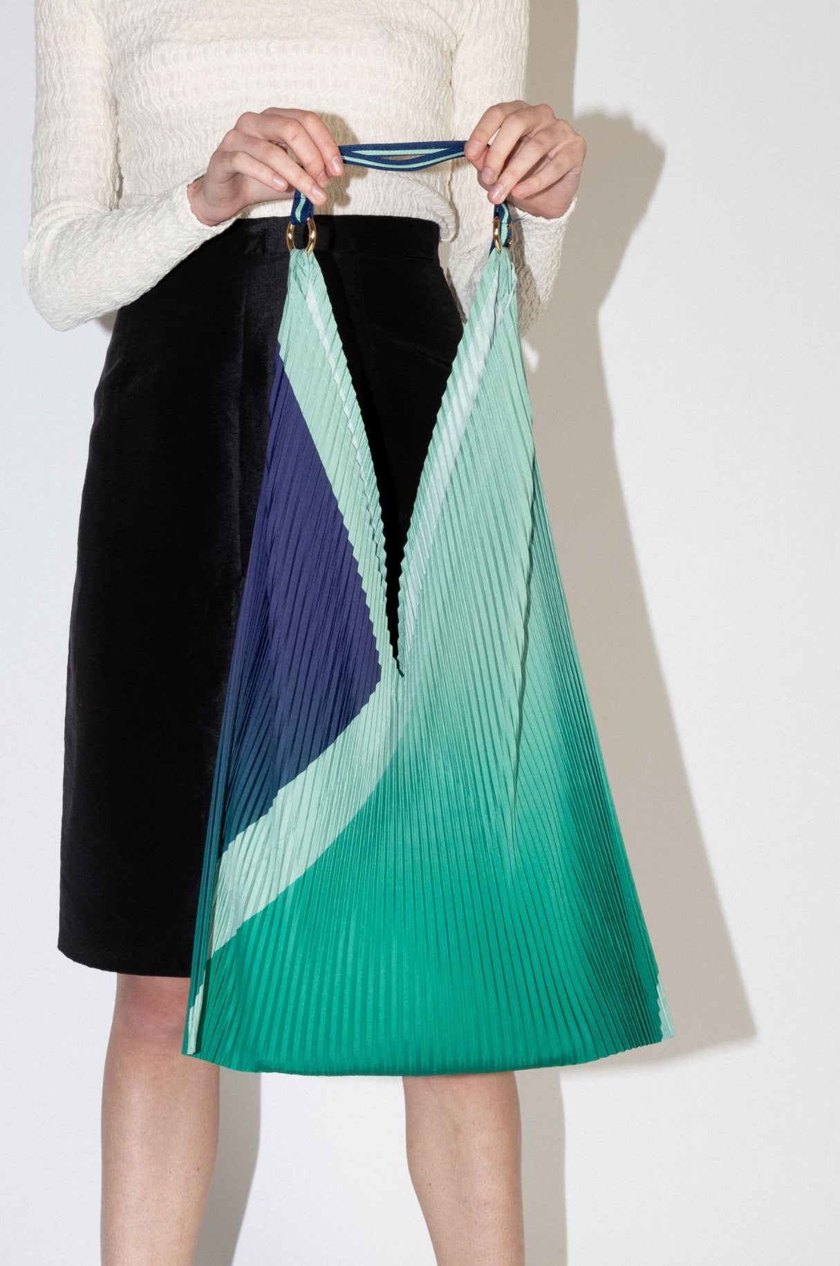 Borsa a tracolla con taglio triangolare - modello MONICA VERDE