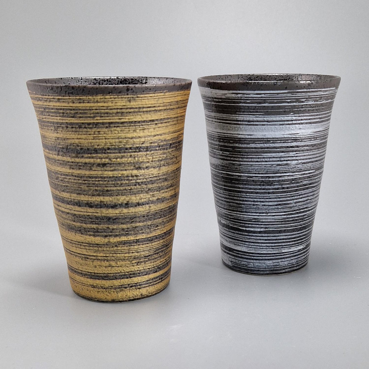 Duo di tazze alte in ceramica, decorazione argento e oro - GIN KIN