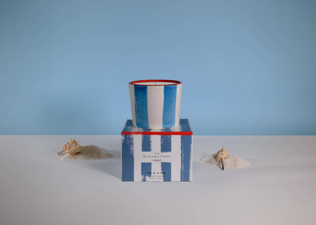 L'OBJET di SEVENREEDS - CANDELA PROFUMATA - SALE DELLA BAIA RIGATO AZZURRO - 320 G