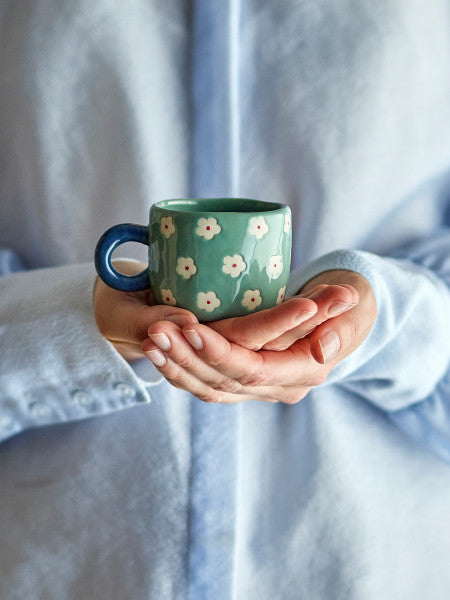 Tazza NINI - azzurra con fiori bianchi e manico blu