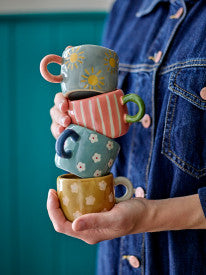 Tazza NINI - azzurra con fiori bianchi e manico blu