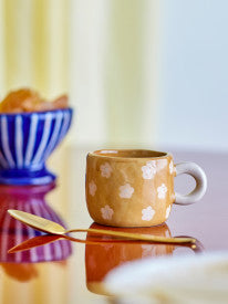 Tazza NINI - marrone con fiori bianchi e manico beige